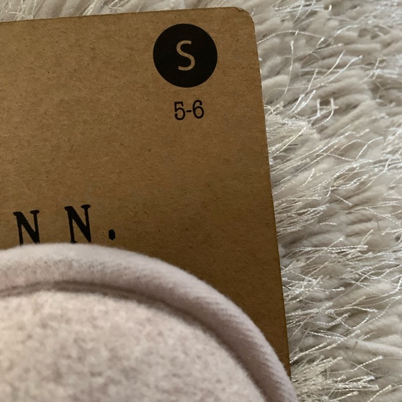 RAE DUNN Good Night Slippers NWT, sz Small 5-6, taupe & black, - Picture 9 of 9